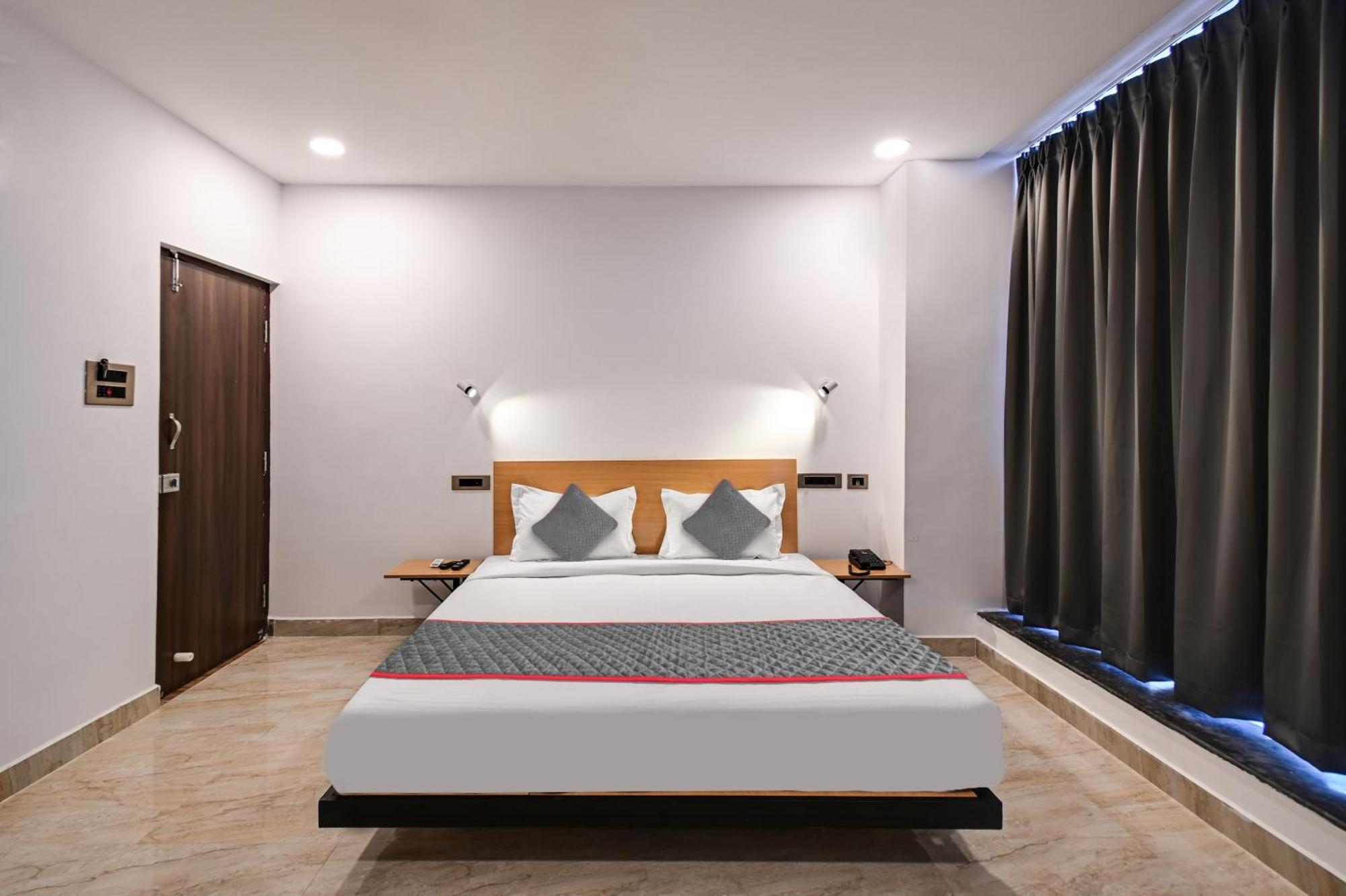 Super Townhouse De Alphabet Karmanghat 하이데라바드 외부 사진