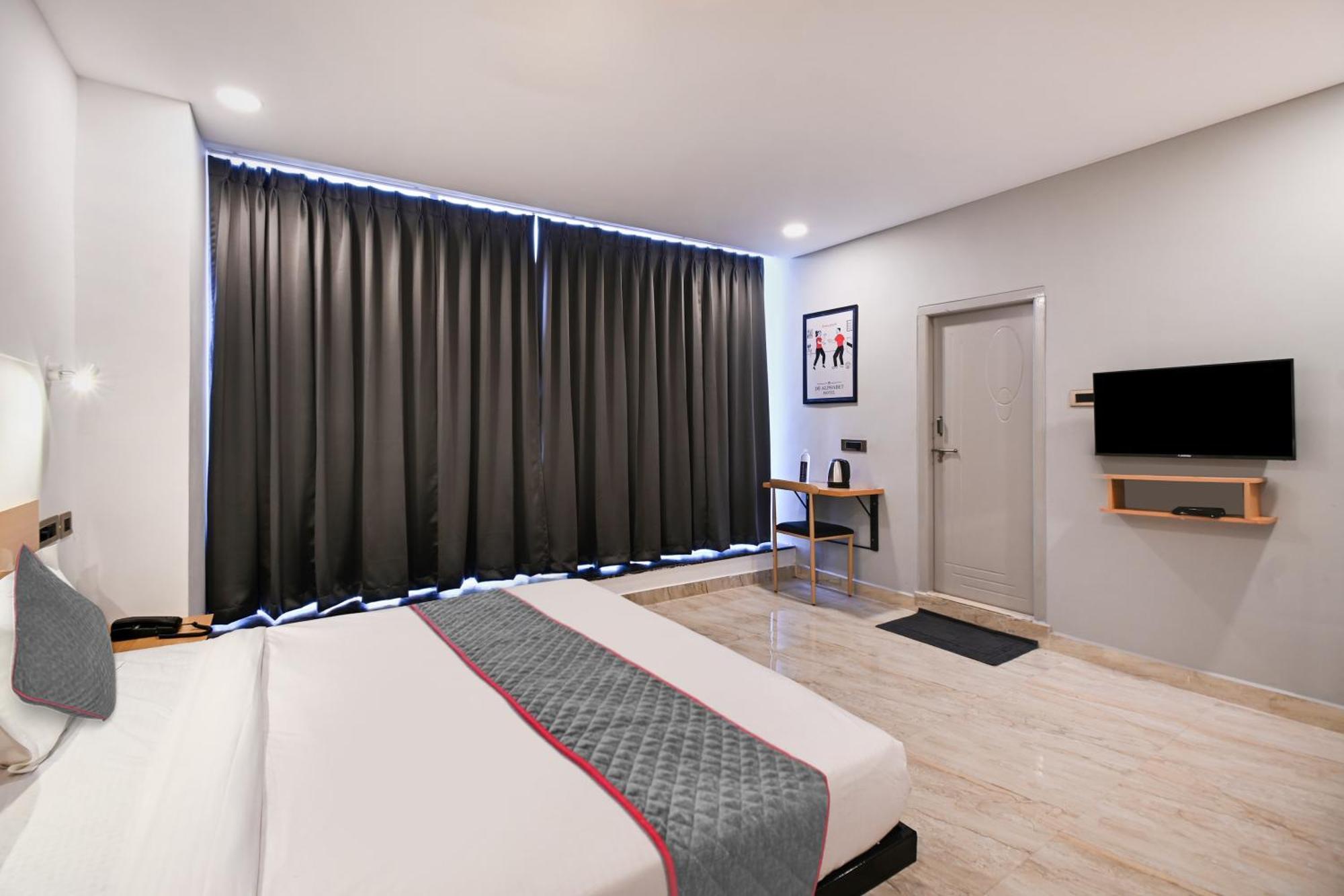 Super Townhouse De Alphabet Karmanghat 하이데라바드 외부 사진