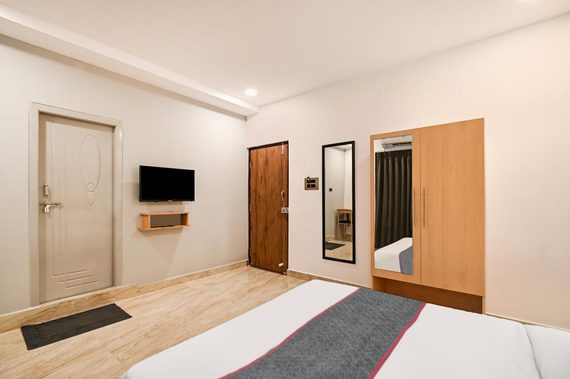 Super Townhouse De Alphabet Karmanghat 하이데라바드 외부 사진