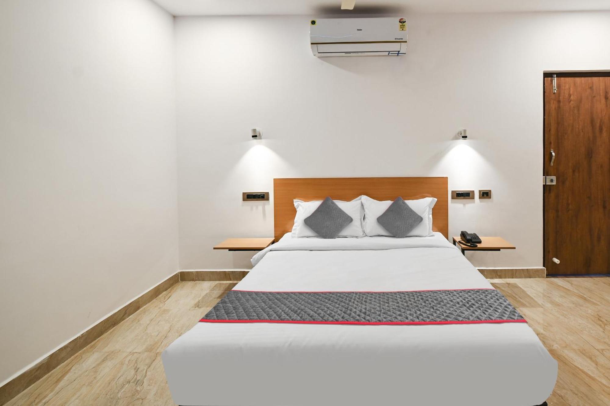 Super Townhouse De Alphabet Karmanghat 하이데라바드 외부 사진