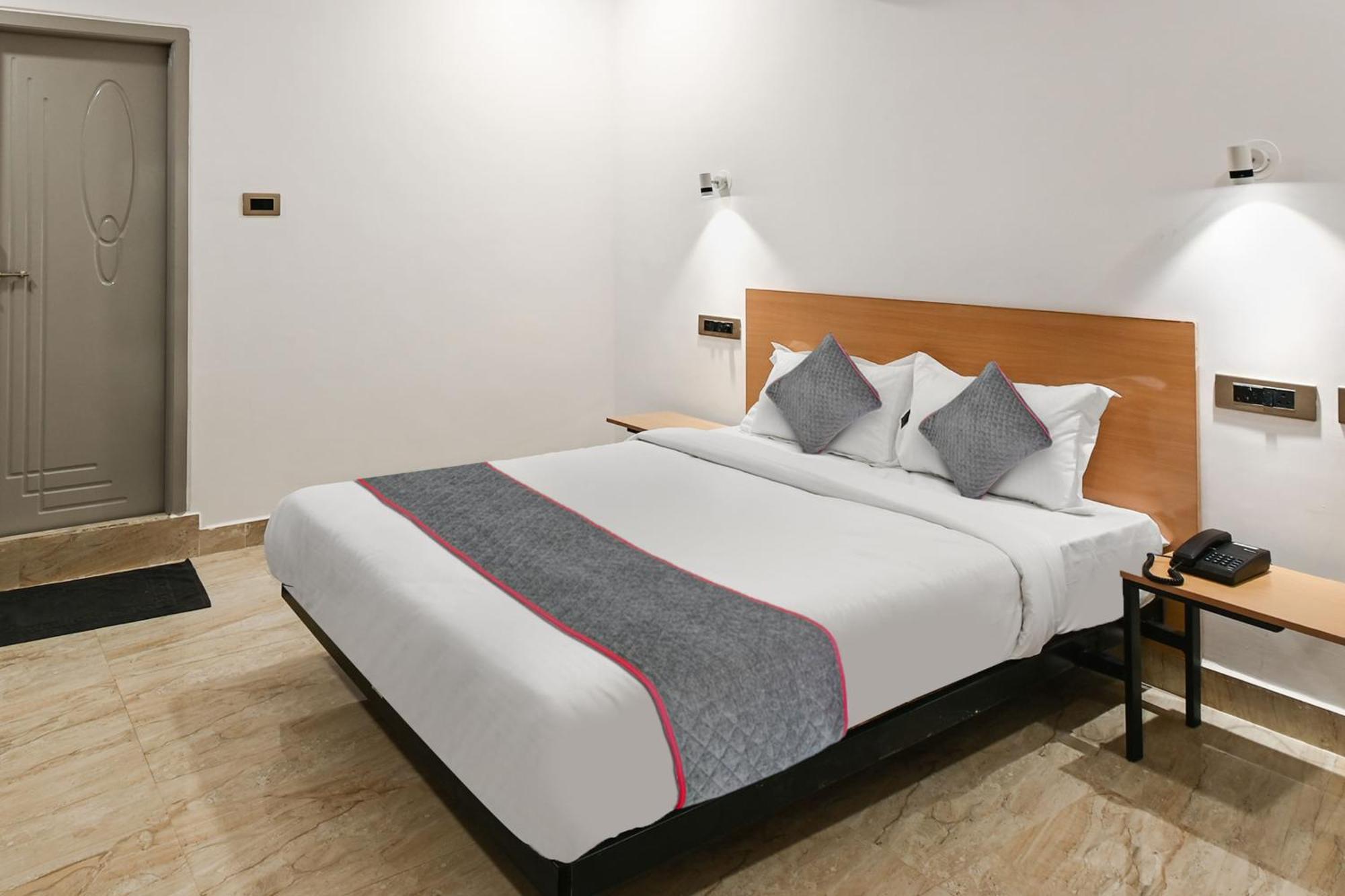 Super Townhouse De Alphabet Karmanghat 하이데라바드 외부 사진