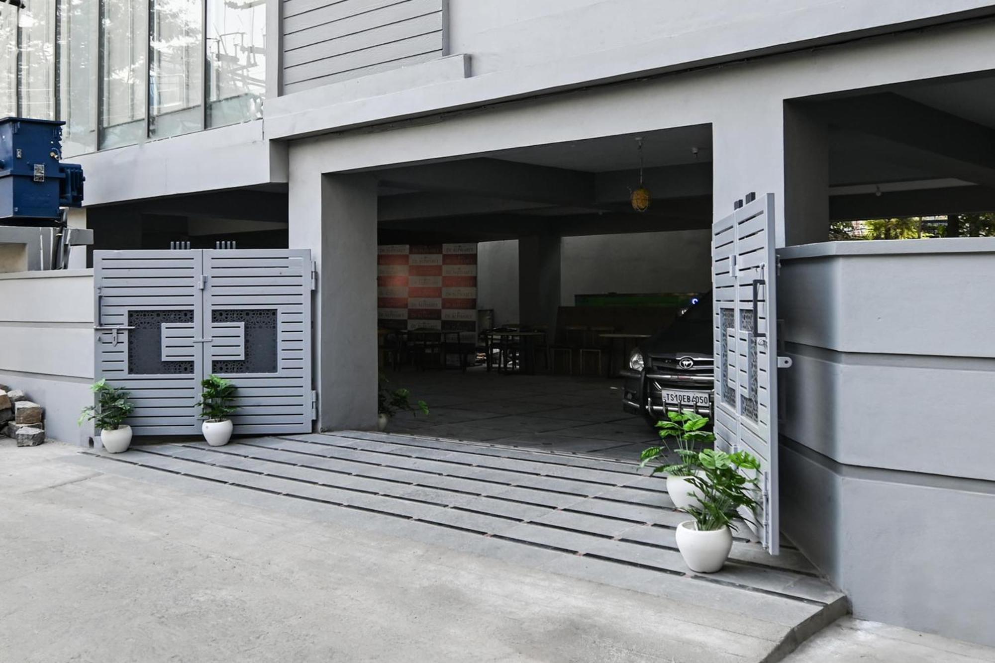 Super Townhouse De Alphabet Karmanghat 하이데라바드 외부 사진